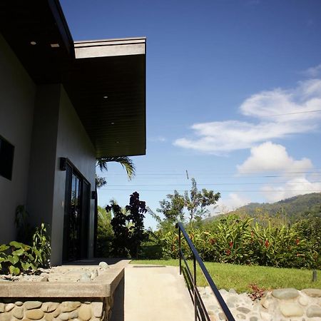 Jungle Home With King Beds -5 Minutes From The Beach 우비타 외부 사진