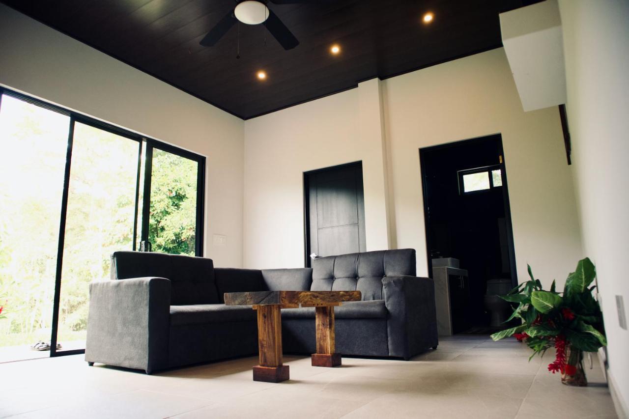 Jungle Home With King Beds -5 Minutes From The Beach 우비타 외부 사진