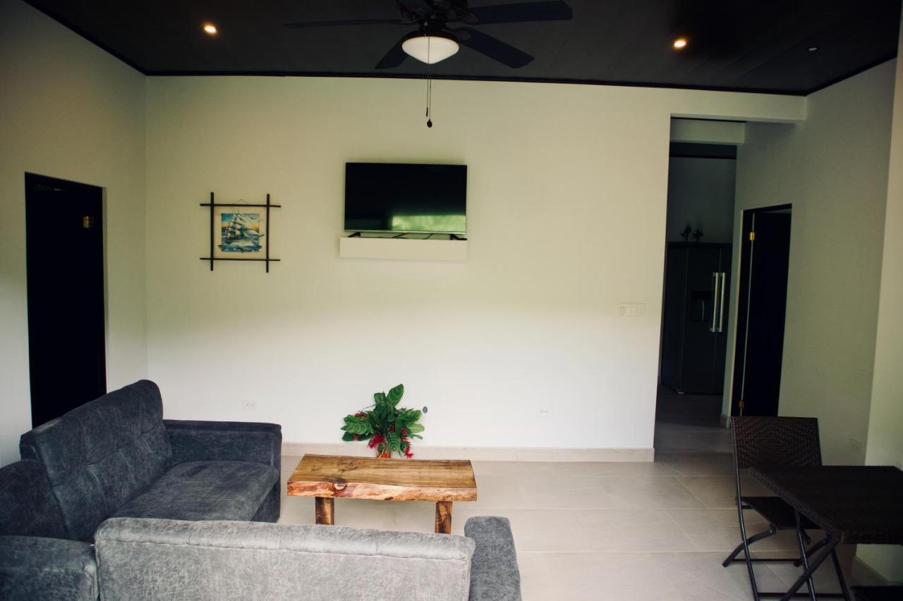 Jungle Home With King Beds -5 Minutes From The Beach 우비타 외부 사진