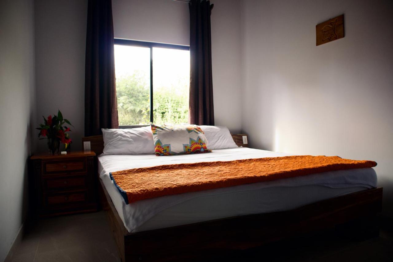 Jungle Home With King Beds -5 Minutes From The Beach 우비타 외부 사진
