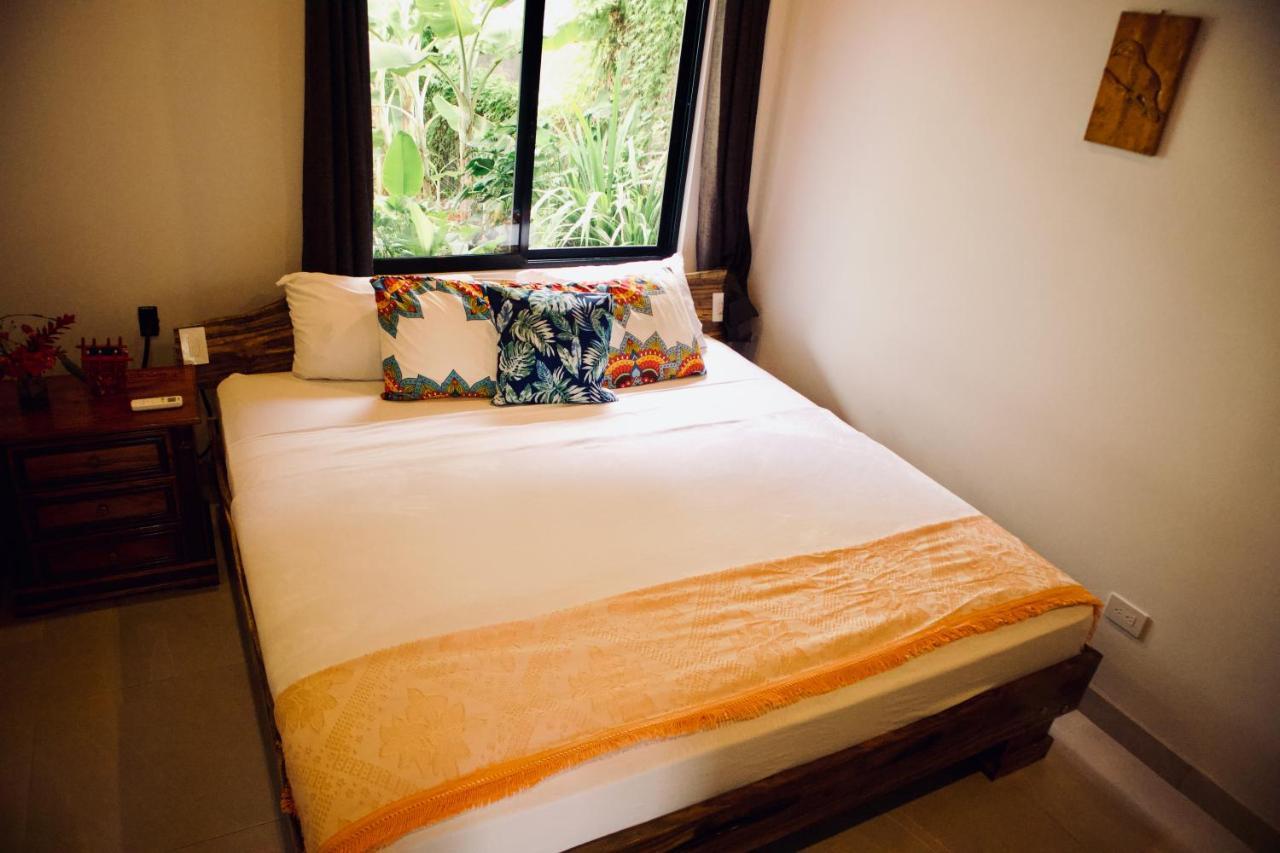 Jungle Home With King Beds -5 Minutes From The Beach 우비타 외부 사진