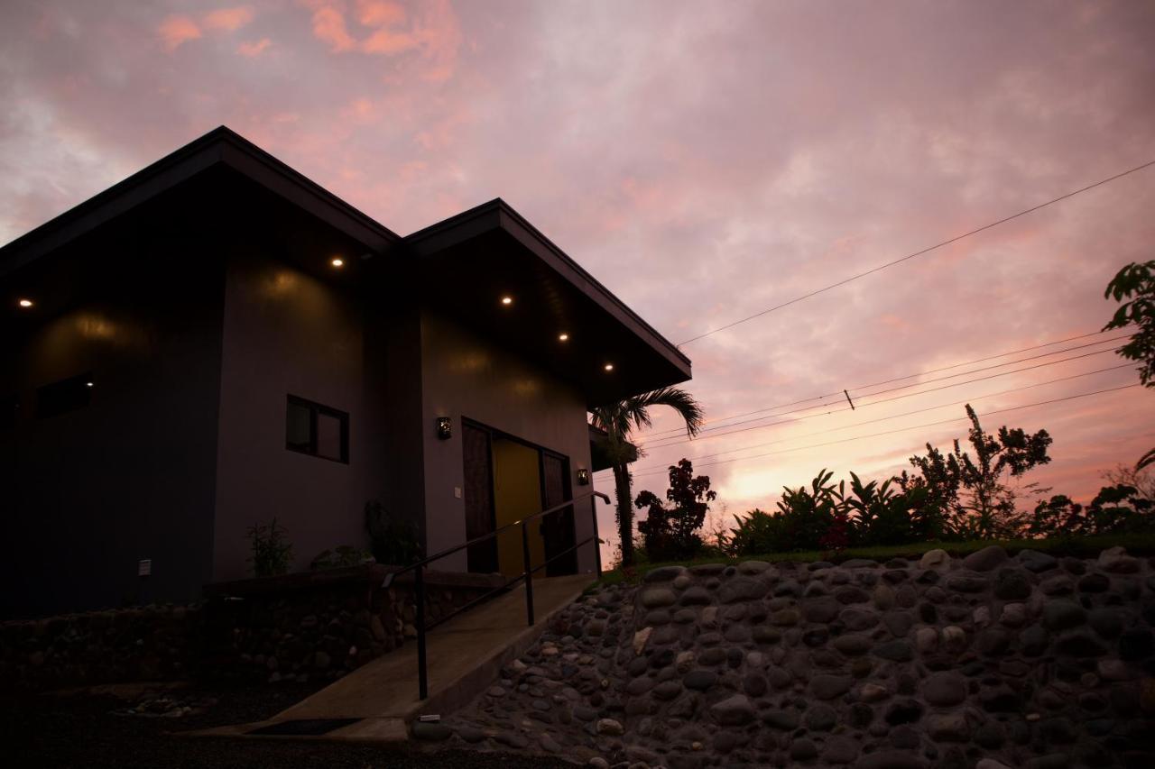 Jungle Home With King Beds -5 Minutes From The Beach 우비타 외부 사진